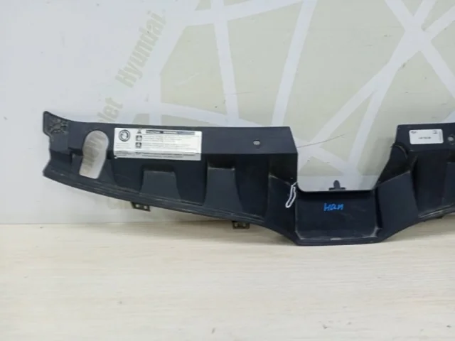 Кожух замка капота для Skoda Octavia A8 на фотографиях