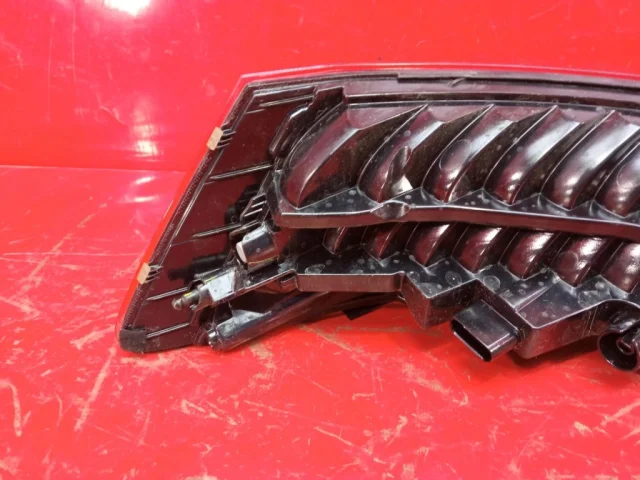 Фонарь левый для Volkswagen Jetta 7 2020+ на фотографиях