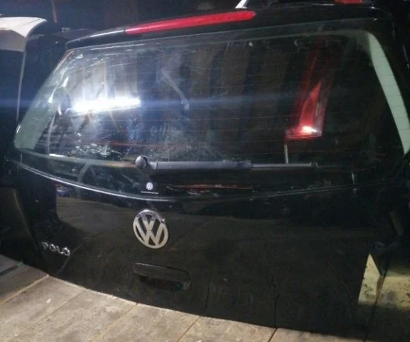 Крышка багажника для Volkswagen Polo IV (9N3) 2005-2009 на фотографиях