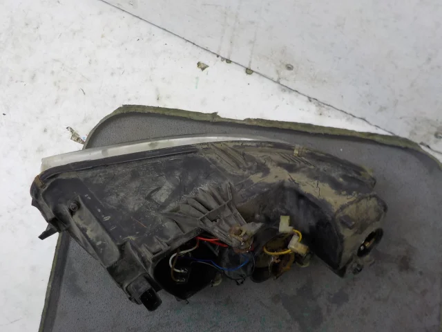 Фары для Volkswagen Passat Variant (B5+ (B5.5), Typ 3BG) 2000-2005 на фотографиях