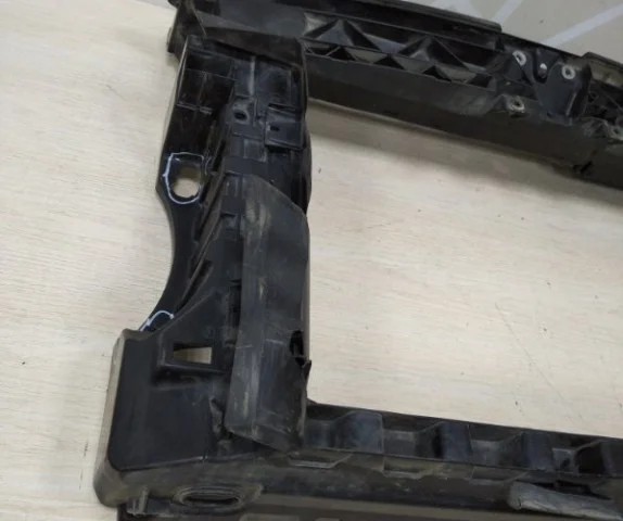 Панель радиатора (телевизор) для Volkswagen Caddy IV (2K) 2015-2020 на фотографиях