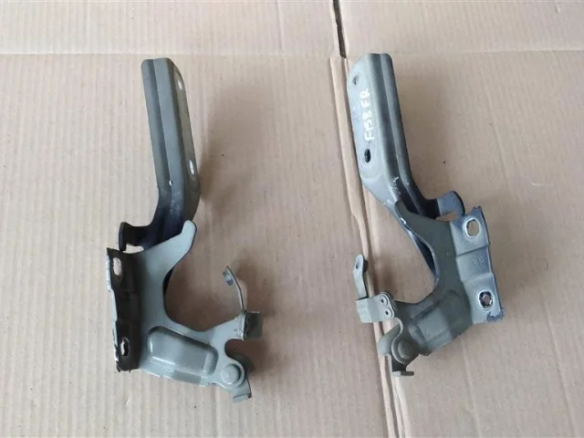 Петля капота левая для Nissan Juke YF15 rest 2014-2020 на фотографиях