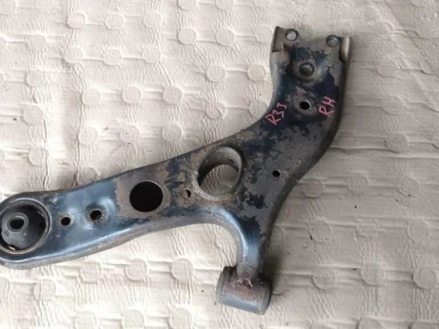 Рычаг передний правый нижний для Toyota RAV4 XA30 2005-2012 на фотографиях