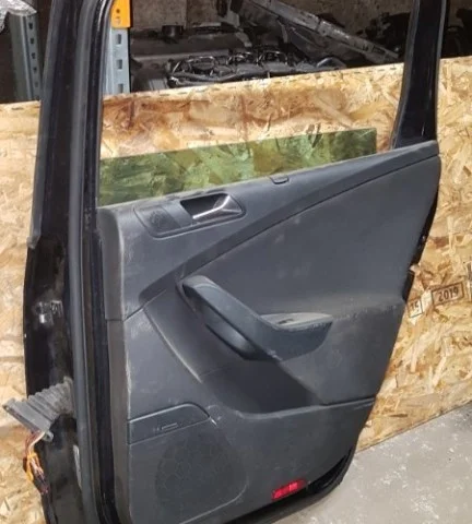 Дверь задняя правая для Volkswagen Passat Variant (B6, Typ 3C) 2004-2010 на фотографиях