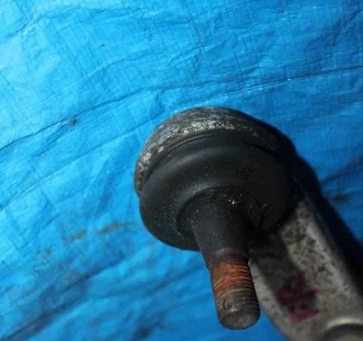 Качающийся рычаг правый для Nissan X-Trail T30 RU 2001-2007 на фотографиях