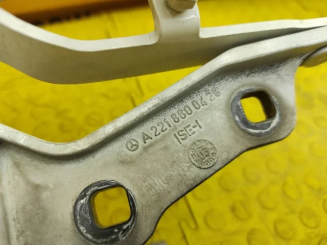 Петля капота левая для Mercedes-Benz S class W221 2005-2013 на фотографиях