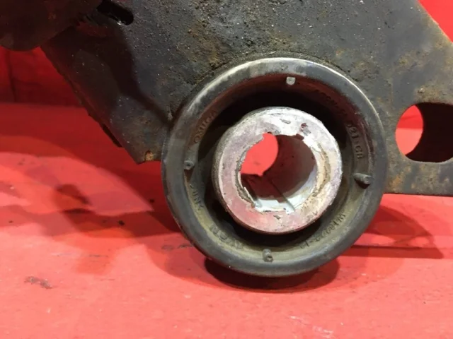 Подрамник двигателя для Ford Galaxy CD340 2006-2015 на фотографиях