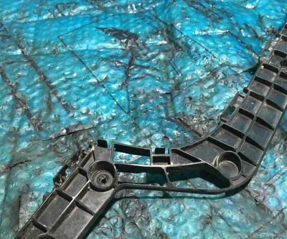 Направляющая бампера задняя правая для Toyota Land Cruiser 200 2007-2015 на фотографиях