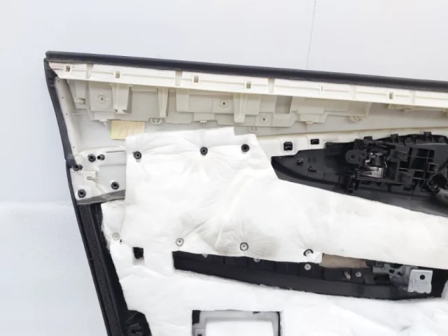 Уплотнитель передней правой двери для Nissan X-Trail T32 JDM 2013-2022 на фотографиях