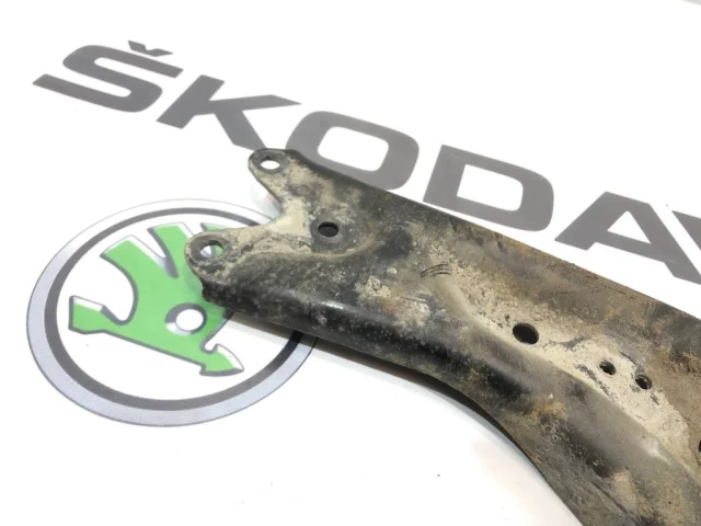 Рычаг передний левый нижний для Skoda Octavia A7 на фотографиях