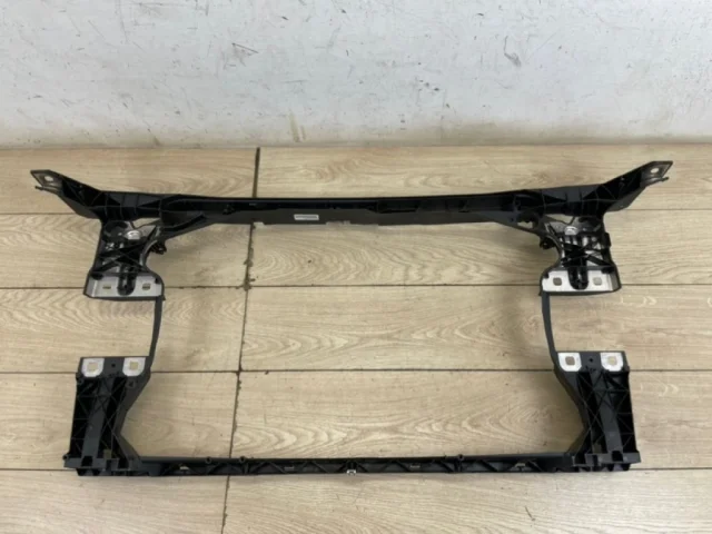 Панель радиатора (телевизор) для Audi A4 B9 Avant 2015+ на фотографиях