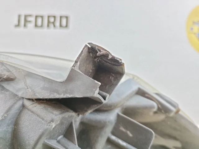 Фары для Suzuki SX4 2006-2009 на фотографиях