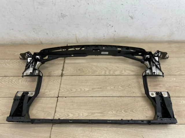 Панель радиатора (телевизор) для Audi A4 B9 Avant 2015+ на фотографиях