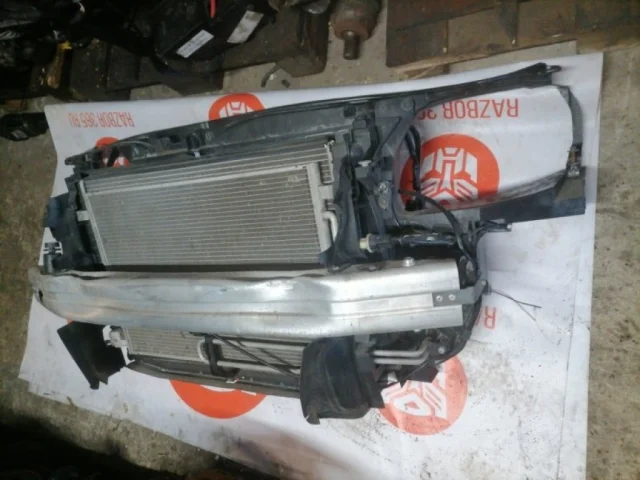 Панель радиатора (телевизор) для Audi A4 B7 Avant 2004-2008 на фотографиях