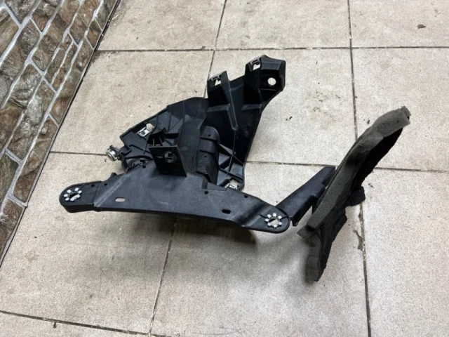 Кронштейн крыла задний левый для BMW X5 F15 (Ф15) 2013-2018 на фотографиях