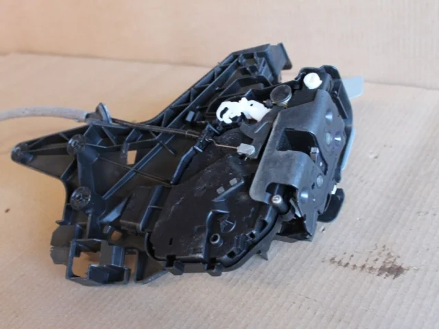 Замок двери задней правой для Volvo S40 MS 2004-2012 на фотографиях