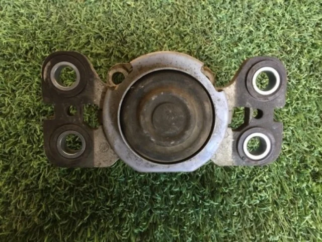 Опора двигателя задняя правая нижняя для Volvo S80 AS 2006-2016 на фотографиях