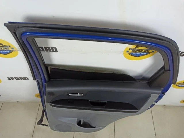 Двери для Suzuki SX4 2006-2009 на фотографиях