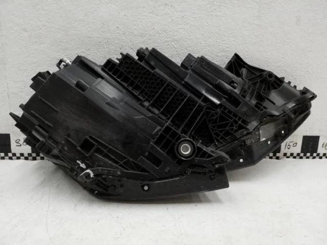 Фара ксенон левая для Audi Q8 4M 2018-2023 на фотографиях