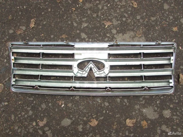 Решетка радиатора для Infiniti QX 56 (JA60) 2004-2007 на фотографиях