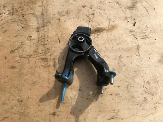 Подушка двигателя задняя левая нижняя для Toyota Avensis Седан T250 2003-2008 на фотографиях