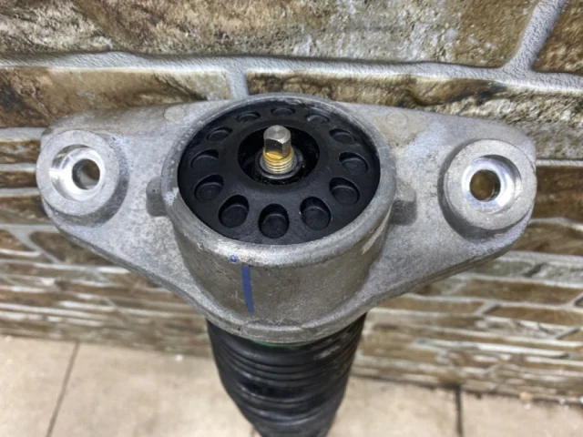 Амортизаторы задние (комплект) для Hyundai Tucson NX4 2020+ на фотографиях