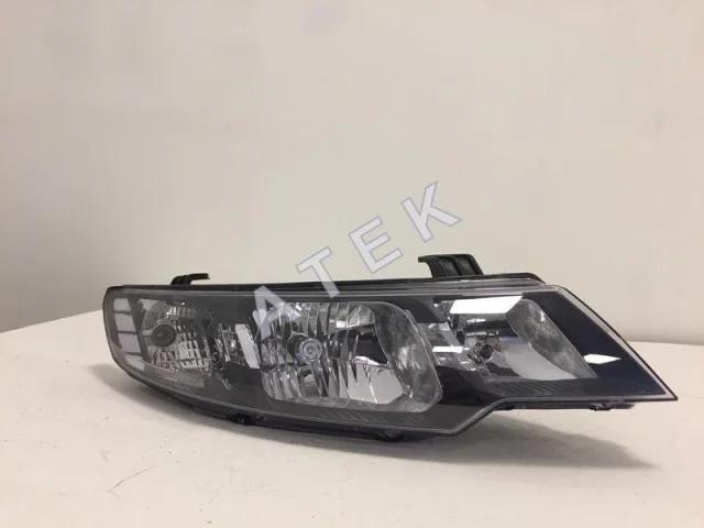 Фара правая для Kia Cerato TD Купе 2008-2013 на фотографиях