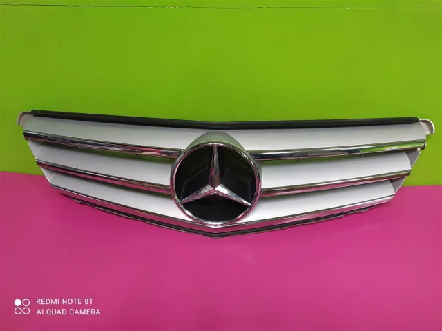 Решетка радиатора для Mercedes-Benz C class C204 2008-2015 на фотографиях