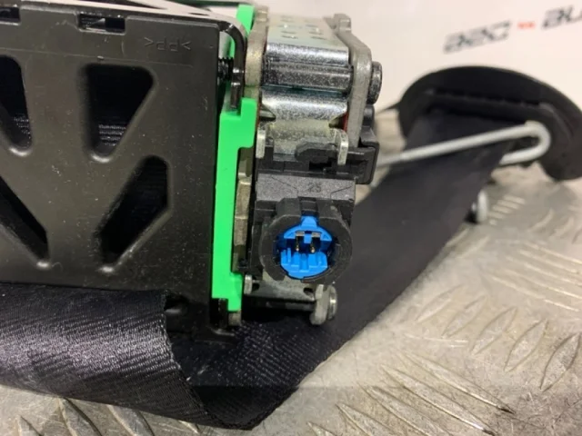 Ремень безопасности передний левый для Citroen C4 Хэтчбек 2010-2016 на фотографиях