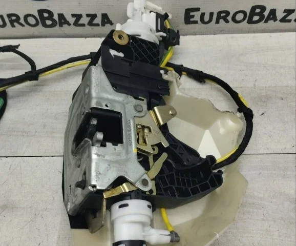 Замок задней правой двери для Mercedes-Benz S class W220 1998-2005 на фотографиях