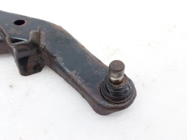 Рычаг передний правый нижний для Nissan Murano Z50 2002-2009 на фотографиях