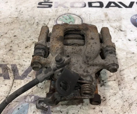 Суппорт задний левый для Skoda Octavia A5 на фотографиях