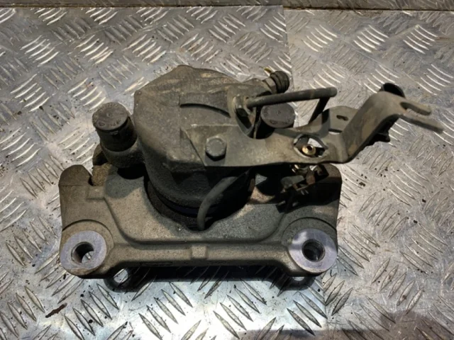 Суппорт передний левый для Audi A4 B5 Avant 1994-2001 на фотографиях