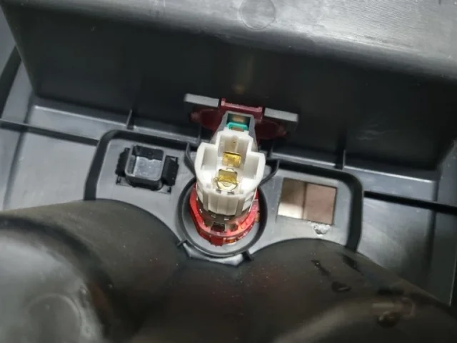 Крышка подлокотника для Volkswagen Polo V (6R) 2009-2014 на фотографиях