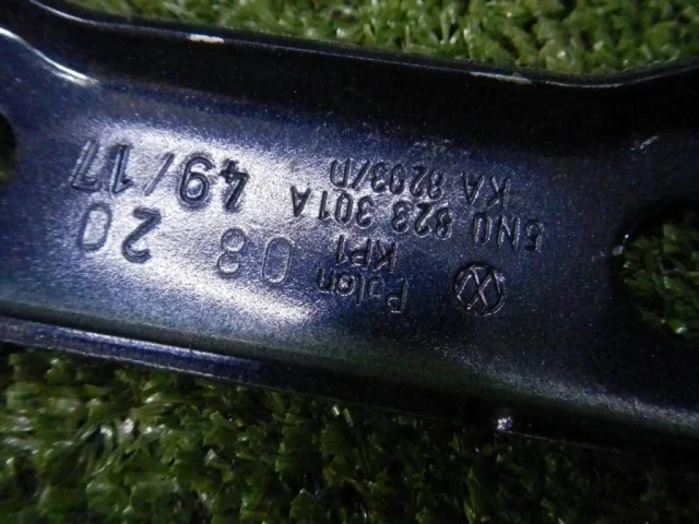 Петля капота правая для Volkswagen Tiguan I NF 2006-2017 на фотографиях