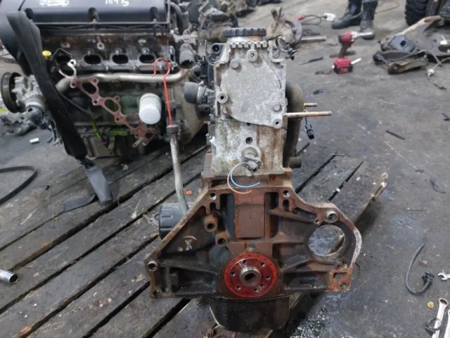 Двигатель без навесного для Opel Astra F Седан 1991-2000 на фотографиях