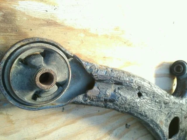 Рычаг передний левый нижний для Toyota Avensis Седан T250 2003-2008 на фотографиях