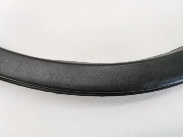 Молдинг крыла задний правый для Toyota RAV4 XA40 rest 2015-2019 на фотографиях