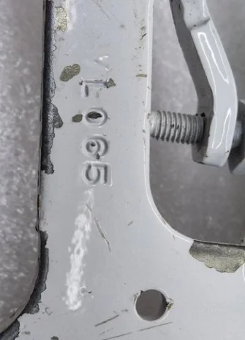 Петля капота левая для BMW X5 F15 (Ф15) 2013-2018 на фотографиях