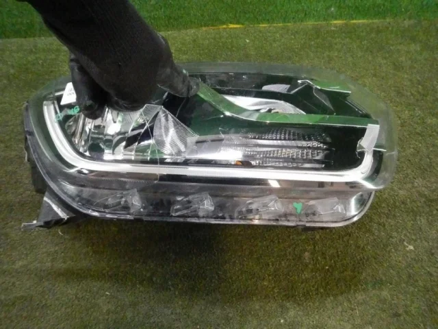 Фара ксенон левая для Renault Duster HM 2020+ на фотографиях