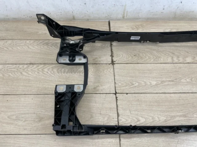 Панель радиатора (телевизор) для Audi A4 B9 Avant 2015+ на фотографиях