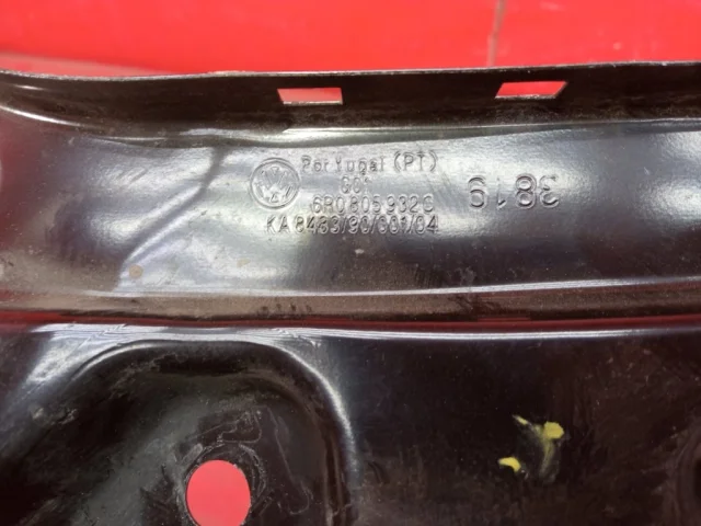 Кронштейн правой фары верхний для Volkswagen Polo V (6C) Седан 2015-2020 на фотографиях