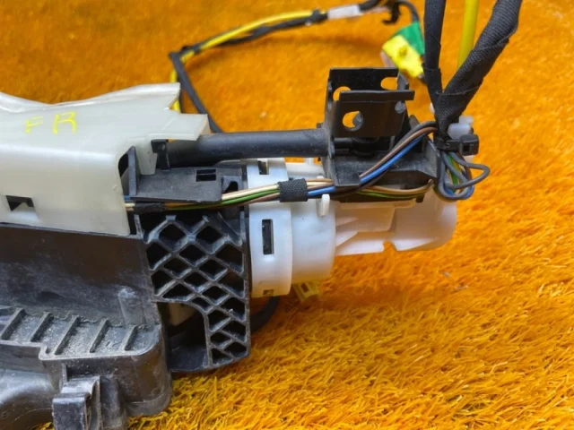 Замок передней правой двери для Mercedes-Benz S class W220 1998-2005 на фотографиях