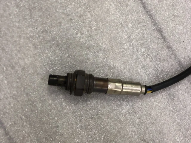 Лямбда-зонд (верхний) для Audi A6 C6 Avant 2004-2011 на фотографиях
