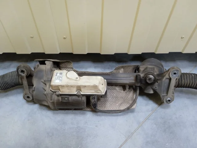 Пыльник рулевой рейки для Volkswagen Passat (B6, Typ 3C) 2005-2010 на фотографиях