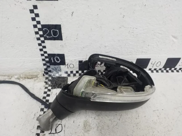 Стекла и зеркала для Volkswagen Passat (B8.5) 2019+ на фотографиях