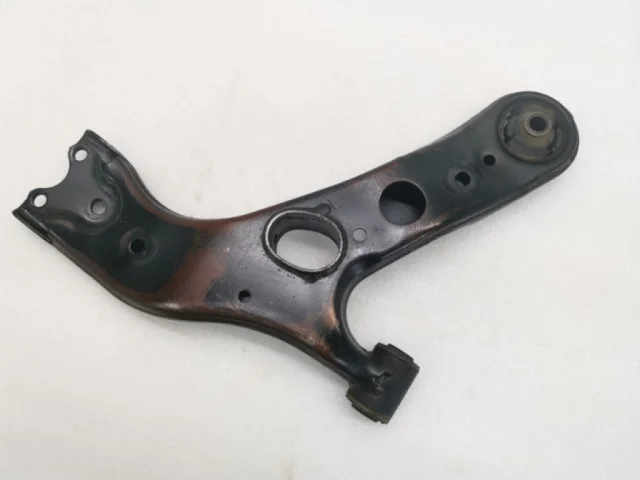 Рычаг передний левый нижний для Toyota RAV4 XA40 rest 2015-2019 на фотографиях