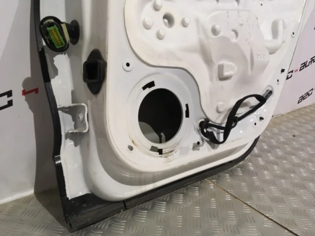 Дверь передняя правая для Citroen C4 Хэтчбек 2010-2016 на фотографиях