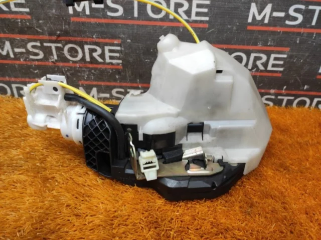 Замок задней левой двери для Mercedes-Benz S class W220 1998-2005 на фотографиях