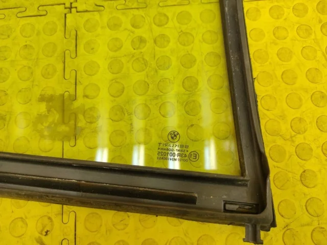 Стекло двери заднее левое для BMW 7er Е38 1994-2001 на фотографиях